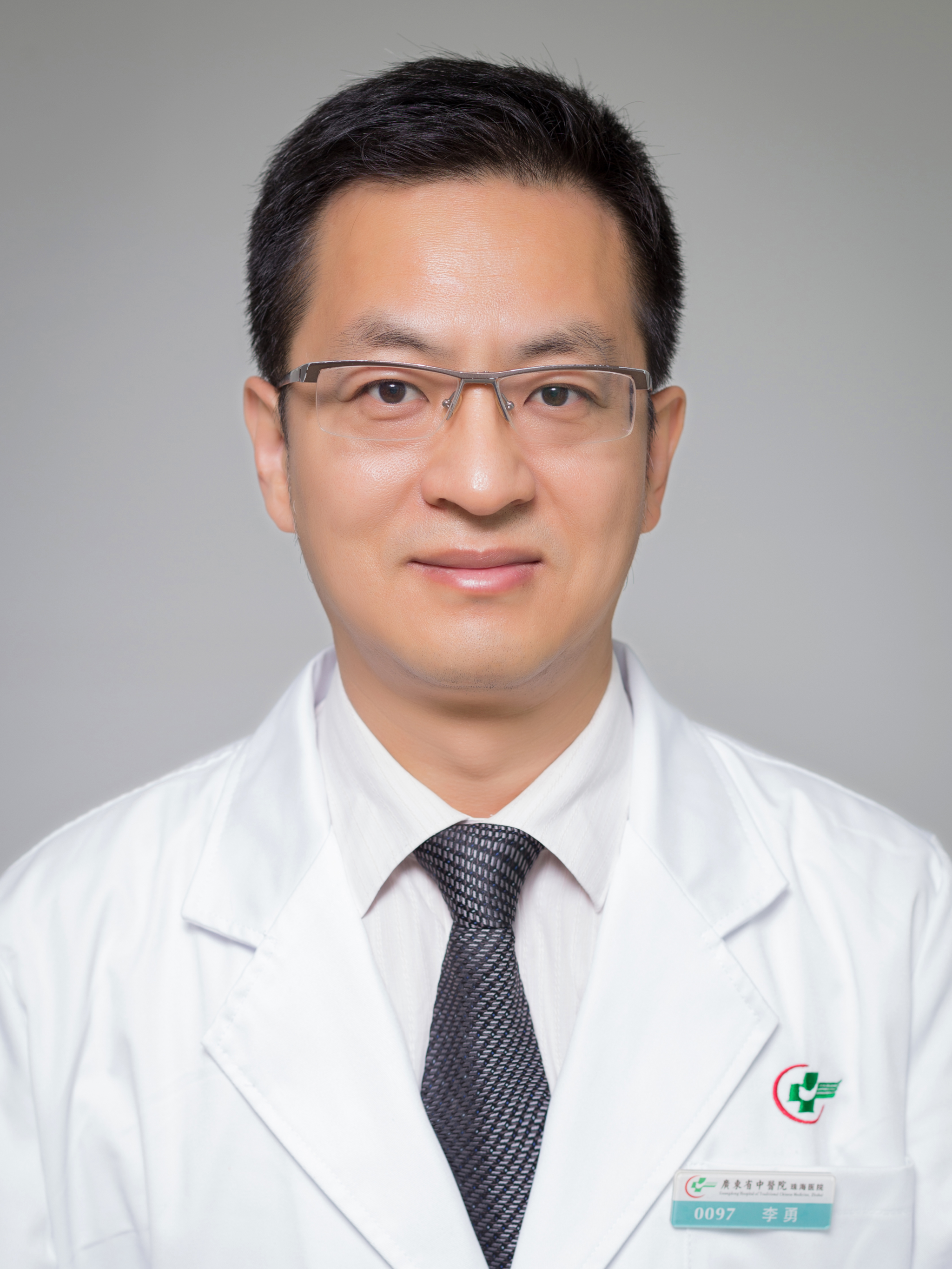 李 勇