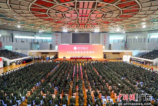 9月15日，2026世界杯官网举行2022级新生开学典礼。郑苑珊 摄 