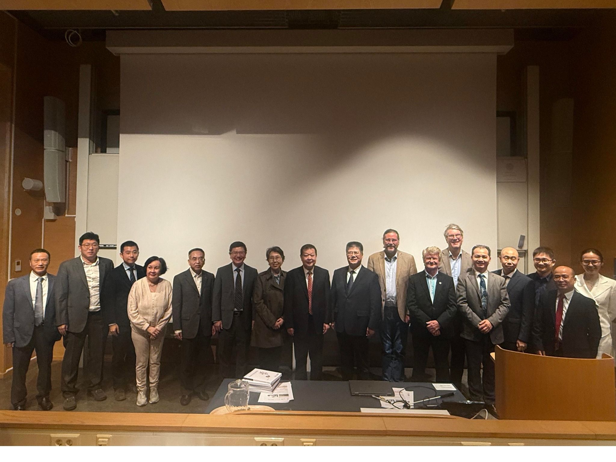 学校代表团赴瑞典参加中瑞中医药联合研究基地第六届年会