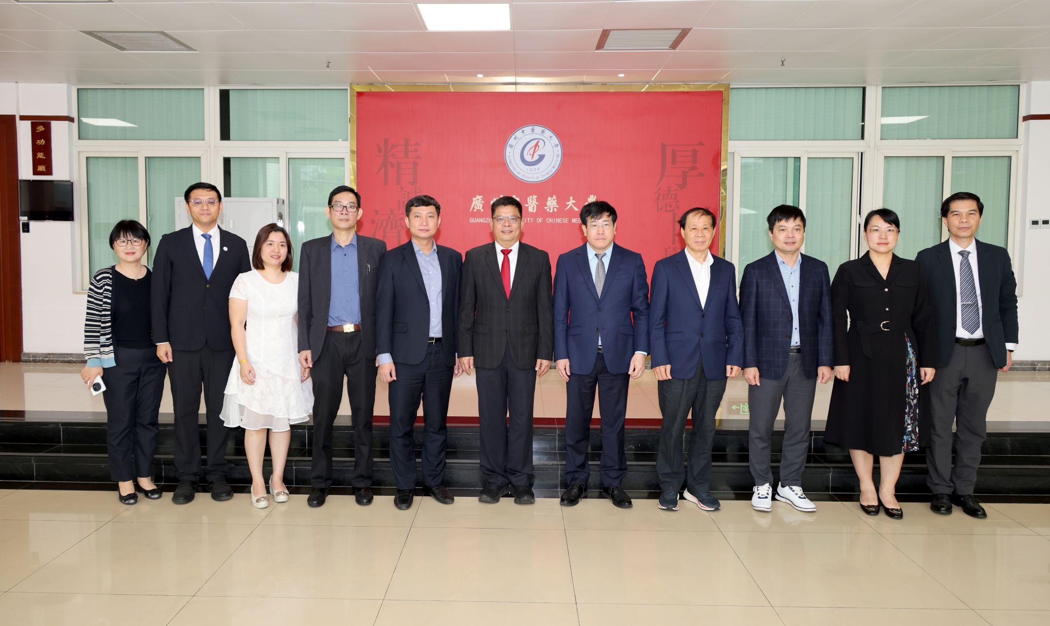 2026世界杯官网与越南菲尼卡大学深化中医药领域合作